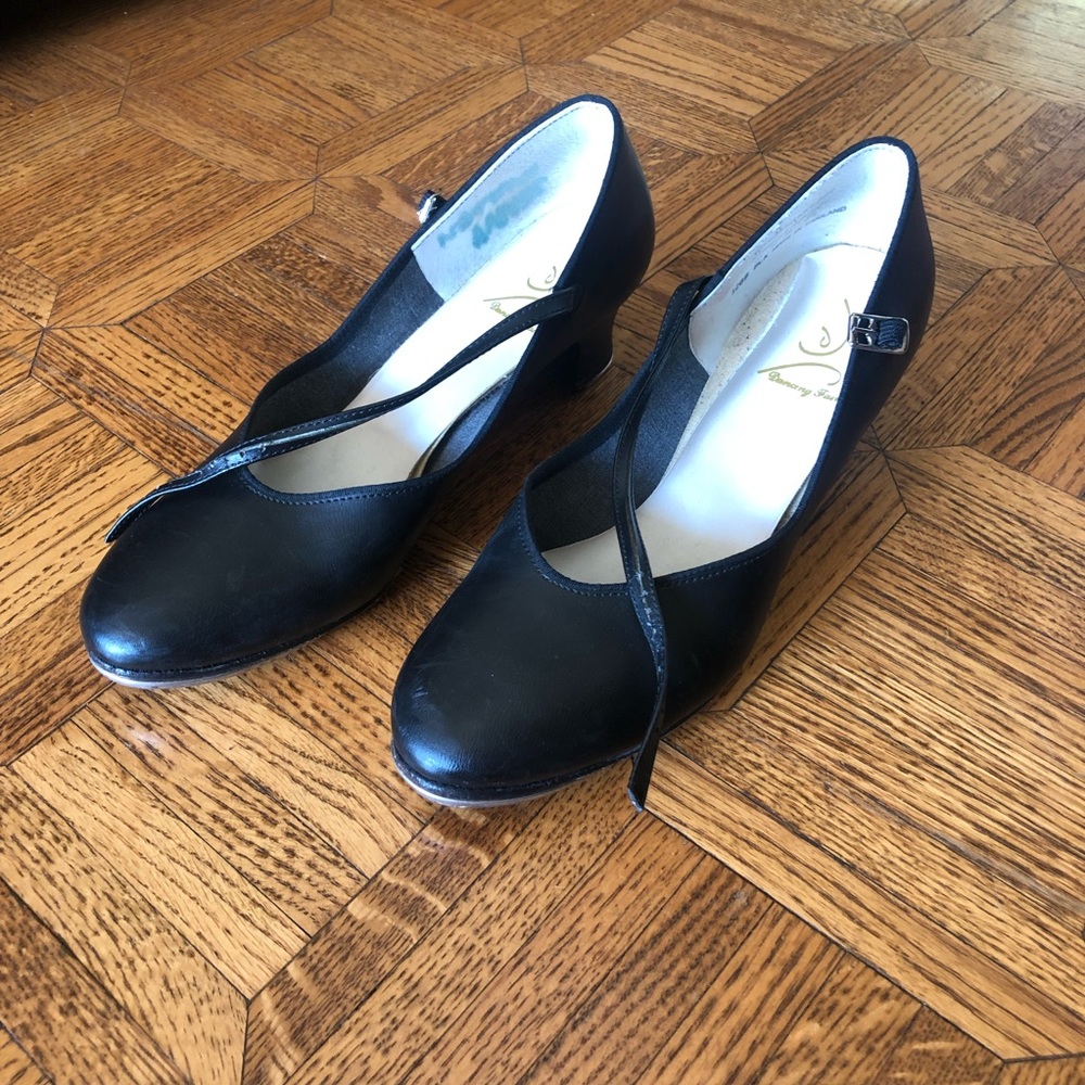 Tap dancing shoes